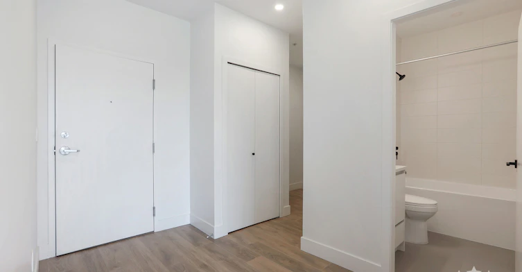 403, , Surrey, BC, V3W 3N5 - 5