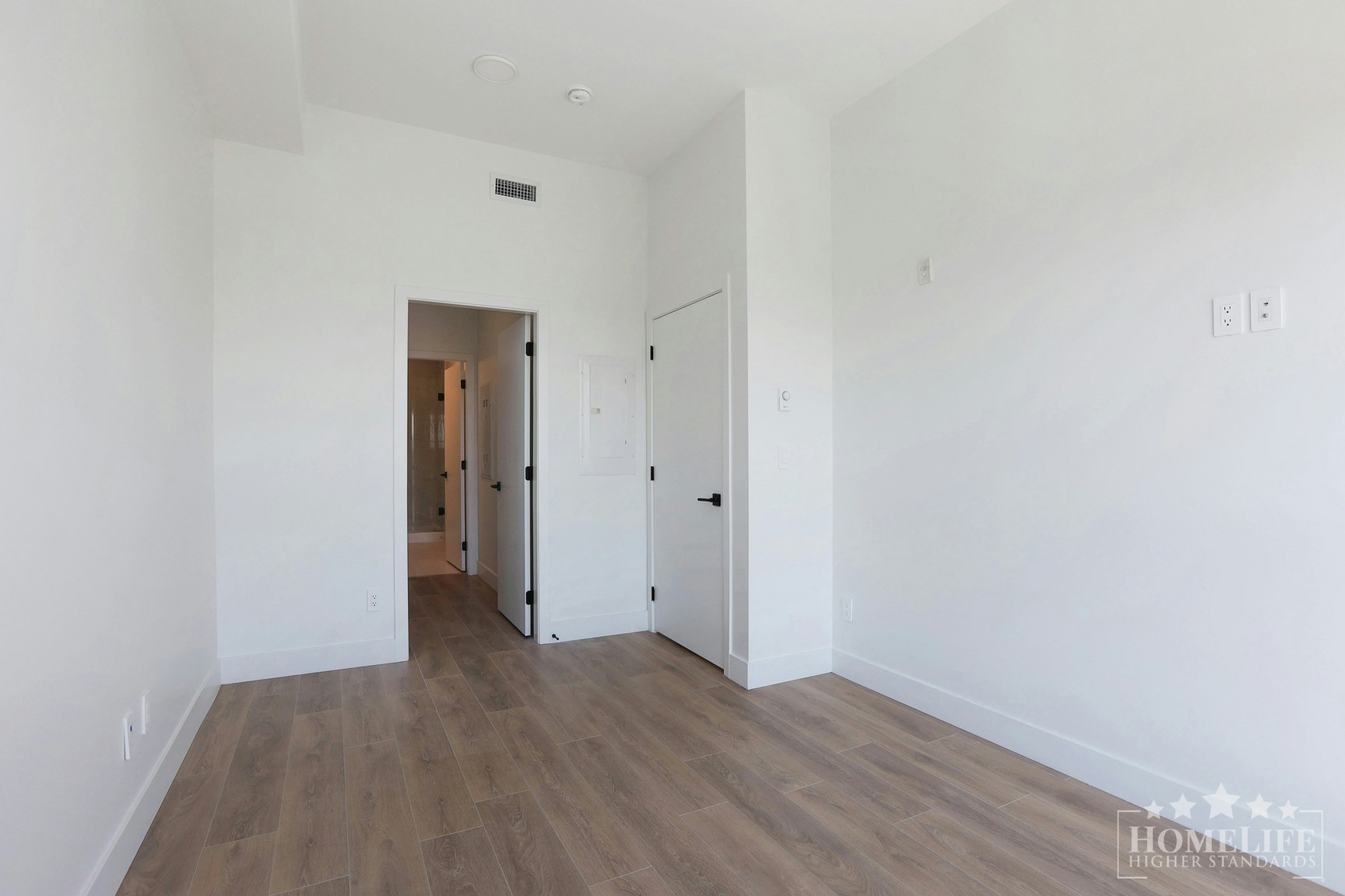 403,  , Surrey, BC, V3W 3N5 - 13