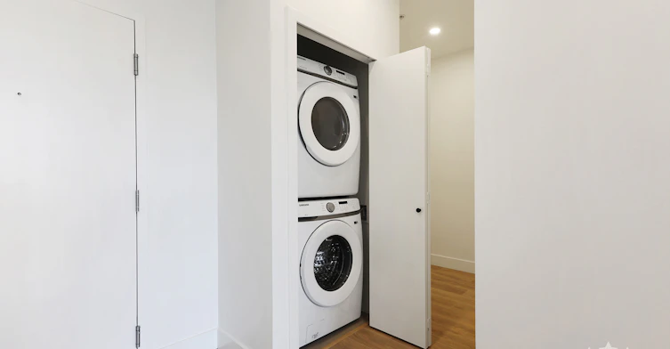 403, , Surrey, BC, V3W 3N5 - 6