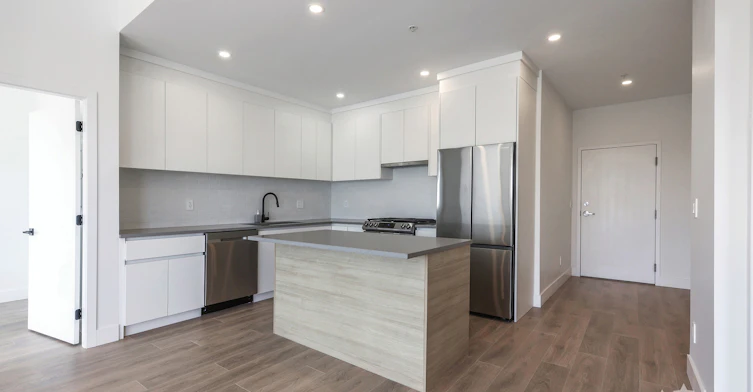403, , Surrey, BC, V3W 3N5 - 9