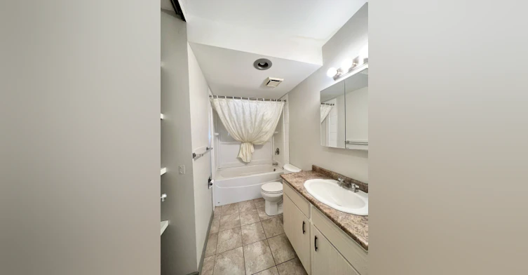 5104 43 Street, Red Deer, AB - 5