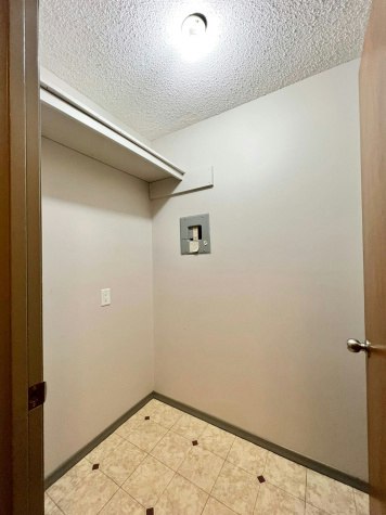 5104 43 Street, Red Deer, AB - 4