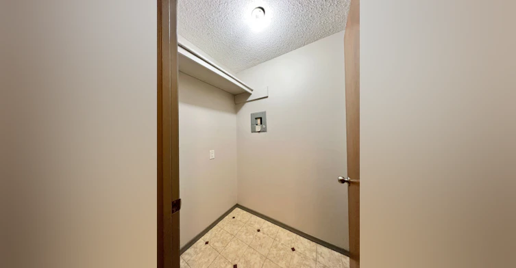 5104 43 Street, Red Deer, AB - 4