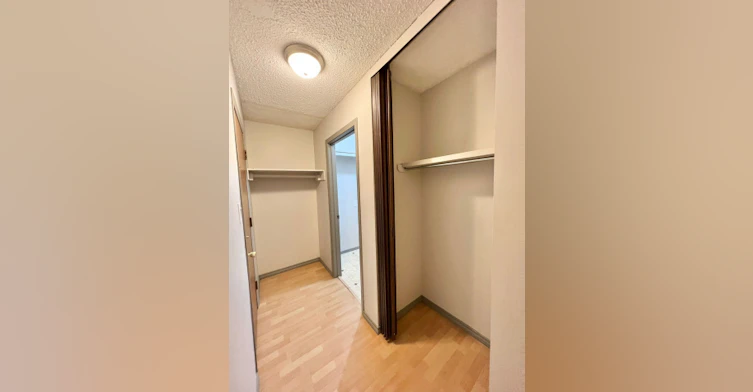 5104 43 Street, Red Deer, AB - 9