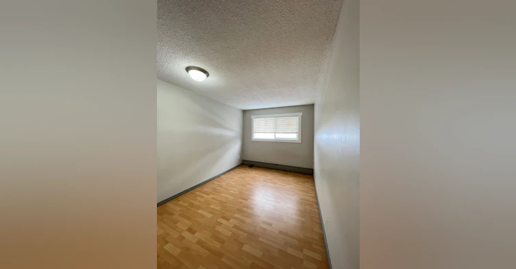 5104 43 Street, Red Deer, AB - 7