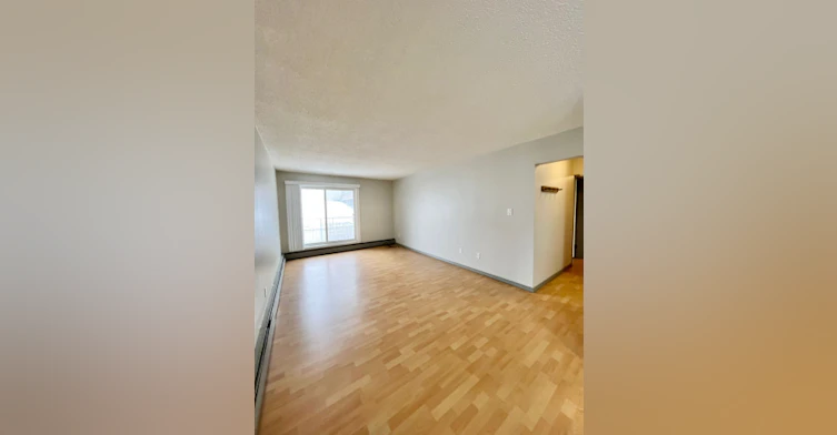 5104 43 Street, Red Deer, AB - 11