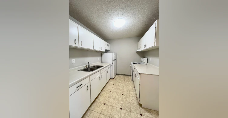 5104 43 Street, Red Deer, AB - 10