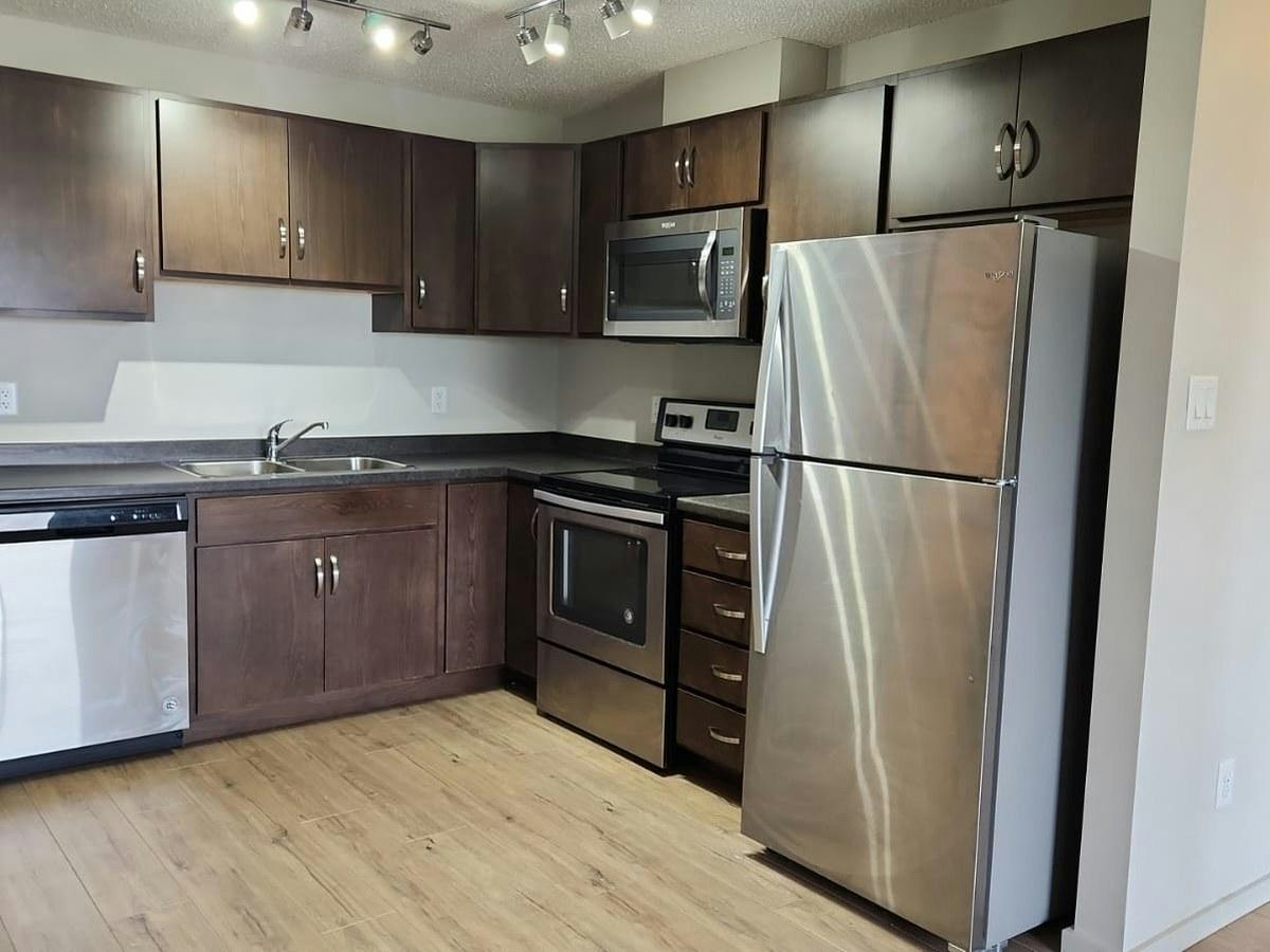 303-5404 7 Avenue Southwest, Edmonton, AB, T6X 2K4 3