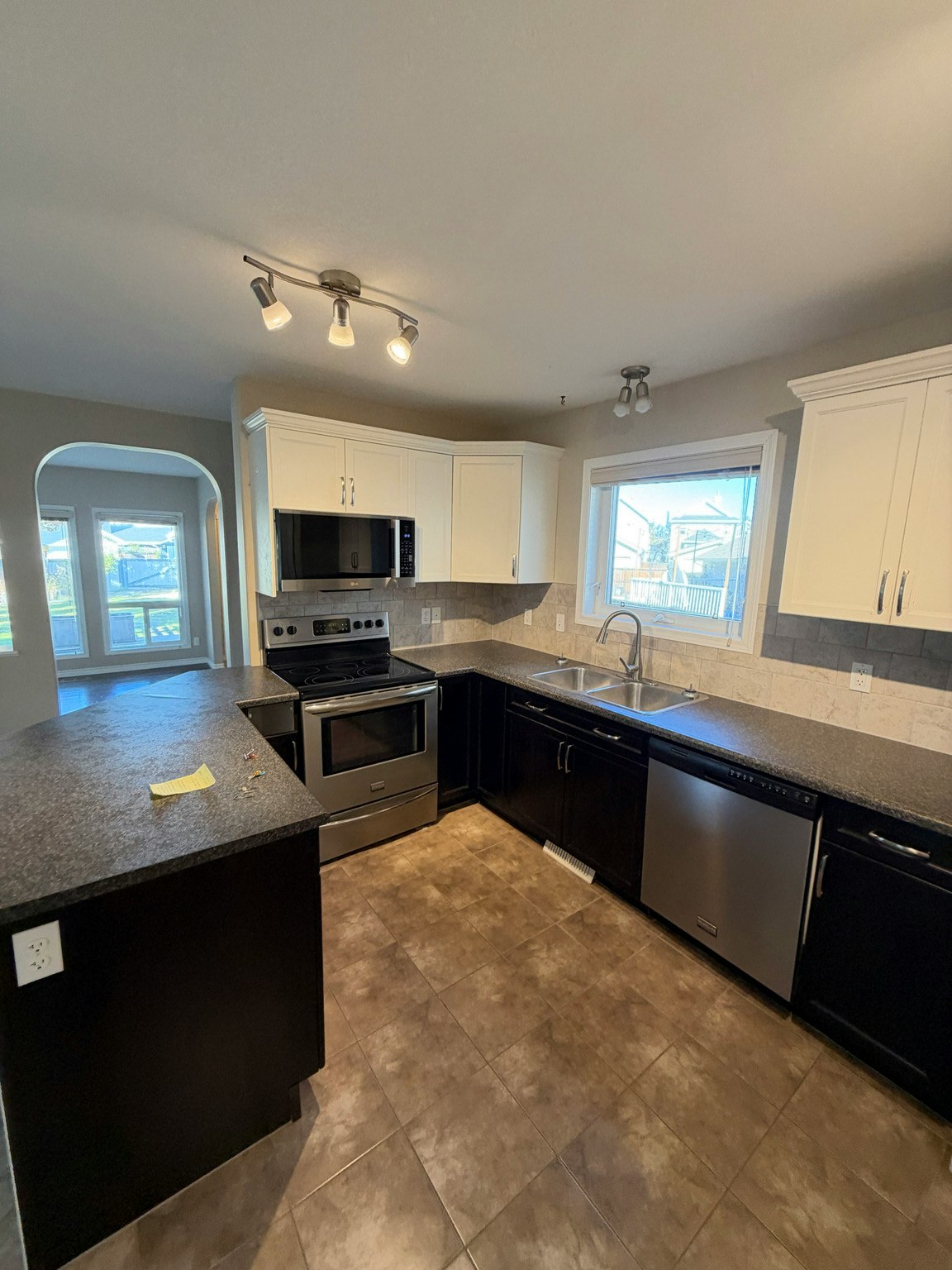 7216 21 Avenue Southwest, Edmonton, AB, T6X 0L5 - 6