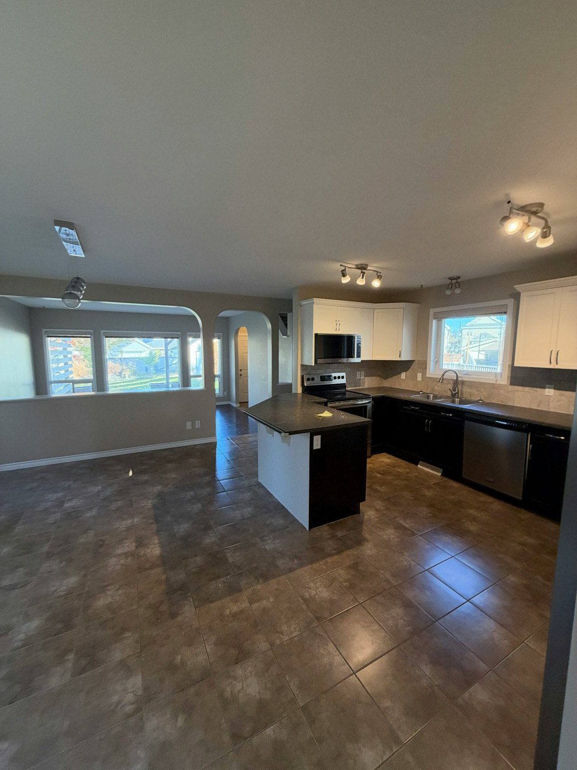 7216 21 Avenue Southwest, Edmonton, AB, T6X 0L5 5