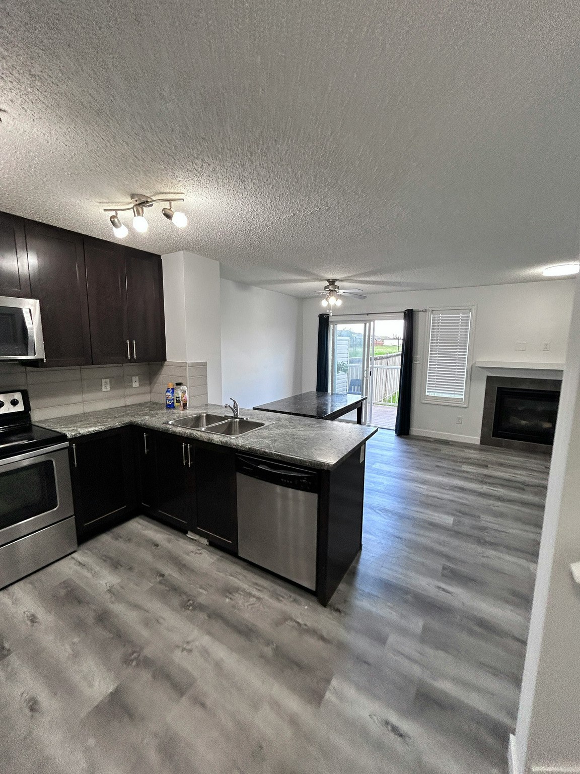 1903 28 Street Northwest, Edmonton, AB, T6T 0K2 - 3