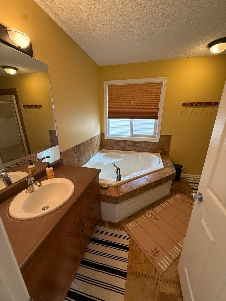 1433 Hodgson Way Nw, Edmonton, AB, T6R 3N5 - 2