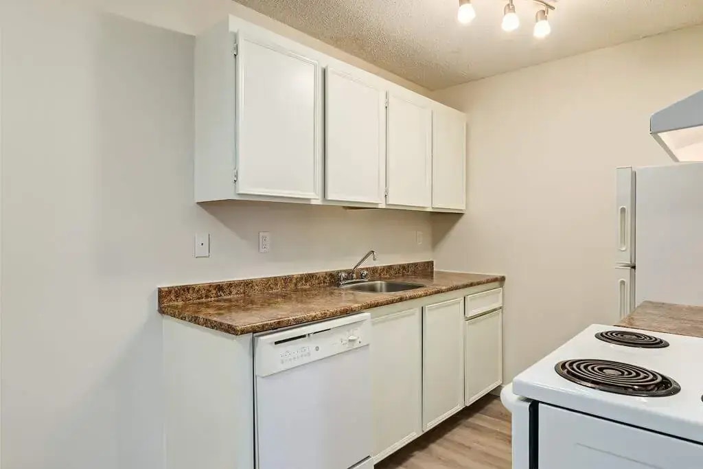 D301-3005 56 Avenue, Lloydminster City West, AB, T9V 1Z6 - 5