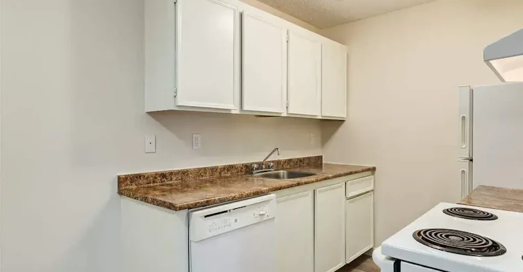 D301-3005 56 Avenue, Lloydminster City West, AB, T9V 1Z6 - 5