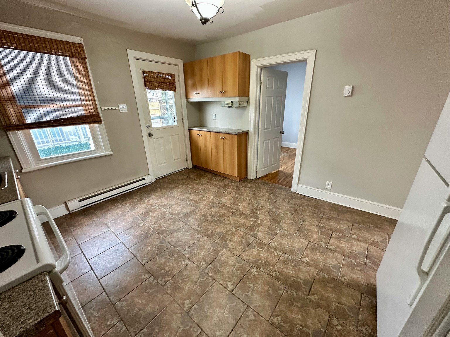 289-289 Richelieu Avenue, Ottawa, ON, K1L 7C9 3