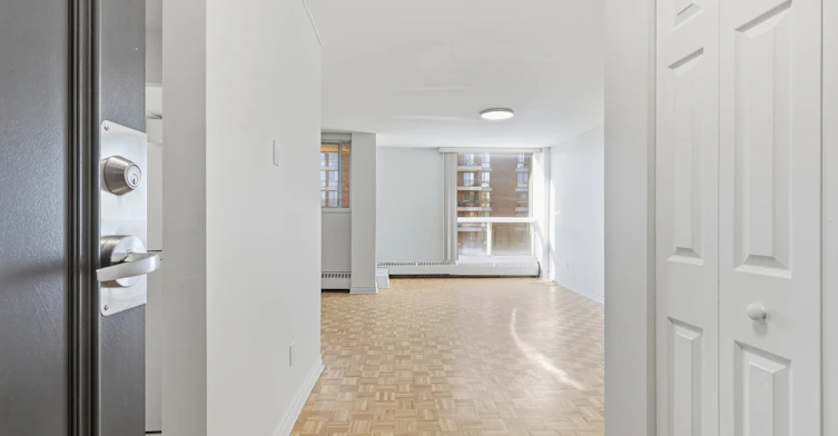 5755 Sir Walter Scott Avenue, Côte-Saint-Luc, QC, H4W 1S4