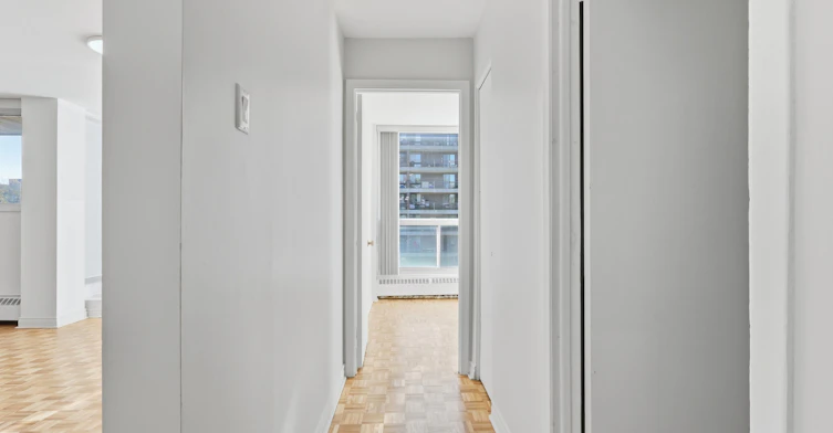 5755 Sir Walter Scott Avenue, Côte-Saint-Luc, QC, H4W 1S4 - 5