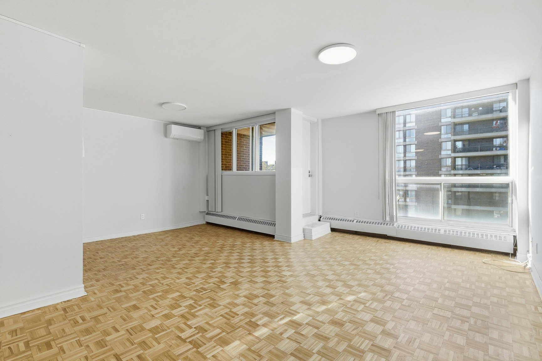 5755 Sir Walter Scott Avenue, Côte-Saint-Luc, QC, H4W 1S4 - 2
