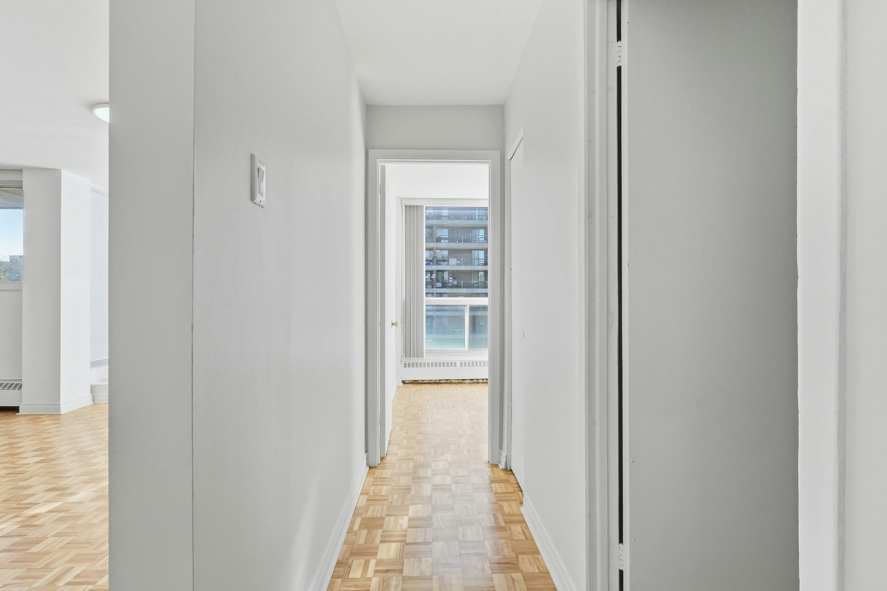 5755 Sir Walter Scott Avenue, Côte-Saint-Luc, QC, H4W 1S4 - 5