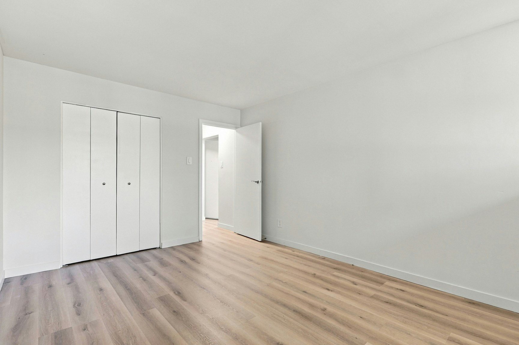 5755 Sir Walter Scott Avenue, Côte-Saint-Luc, QC, H4W 1S4 - 24