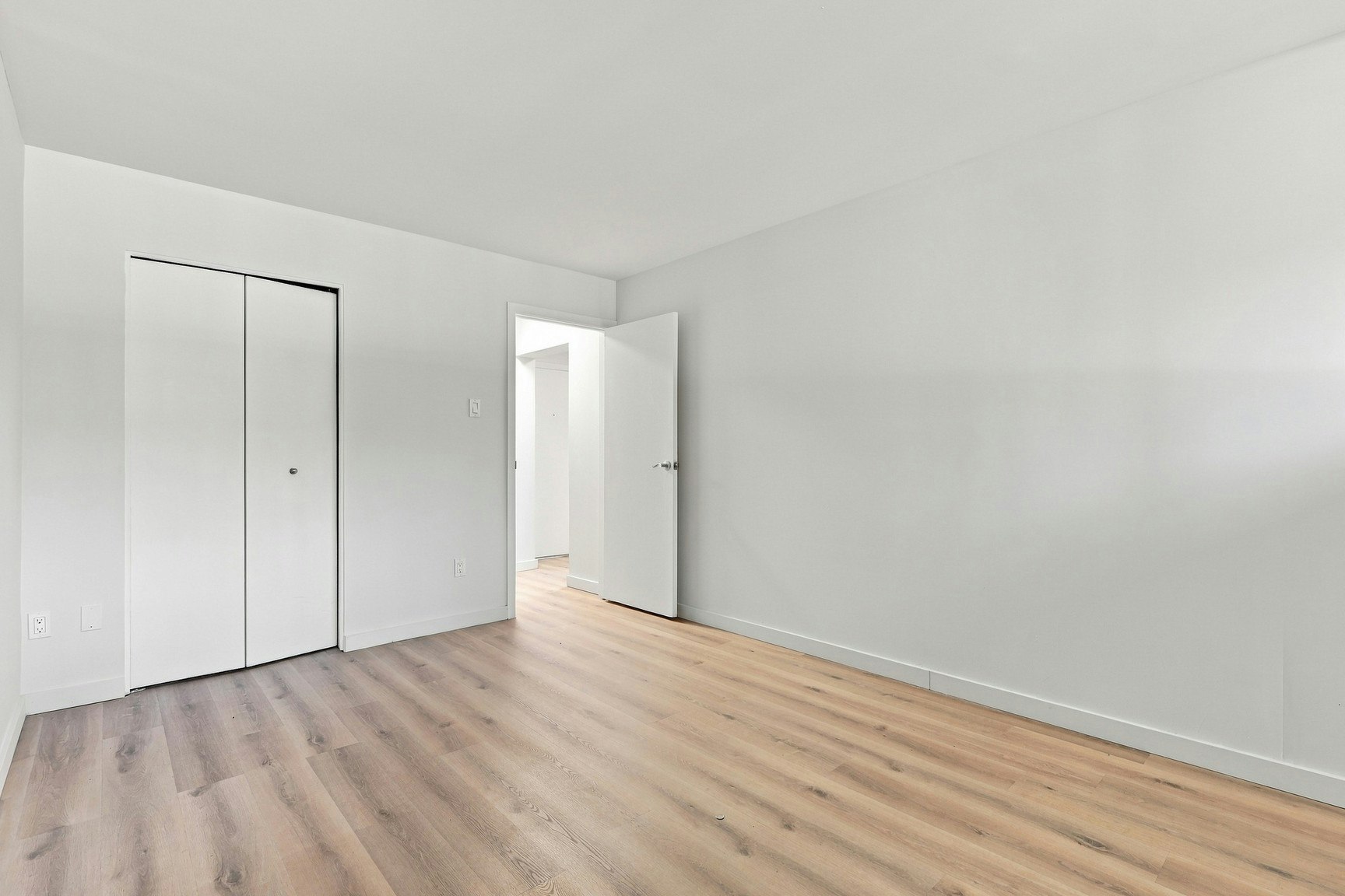 5755 Sir Walter Scott Avenue, Côte-Saint-Luc, QC, H4W 1S4 - 17