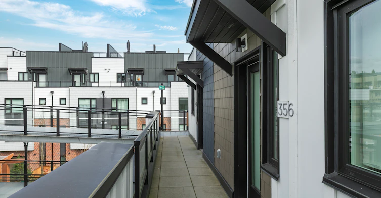 555 East 2nd Street, North Vancouver, BC, V7L 1E1 - 2