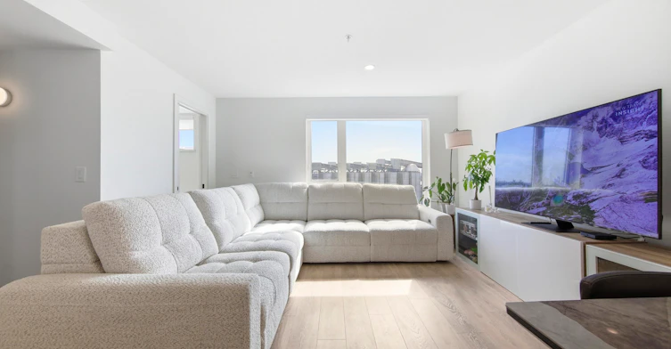 555 East 2nd Street, North Vancouver, BC, V7L 1E1 - 3