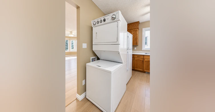 4174 28 Avenue Northwest, Edmonton, AB, T6L 4W1 - 12