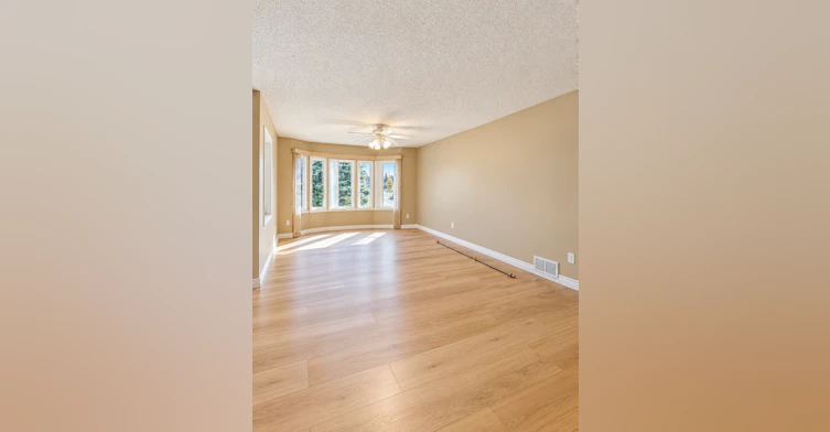 4174 28 Avenue Northwest, Edmonton, AB, T6L 4W1 - 8