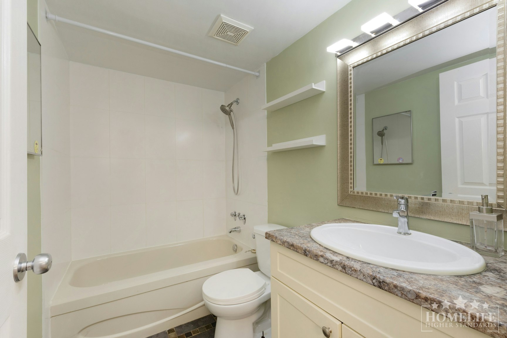 114-10644 151a Street, Surrey, BC, V3R 8R3 - 9