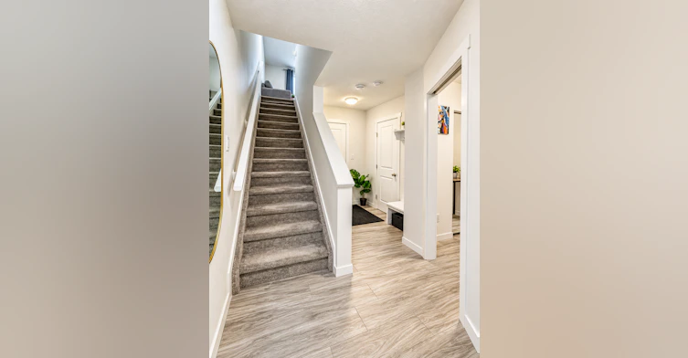 19216 27 Avenue Northwest, Edmonton, AB, T6M 3B5 - 3