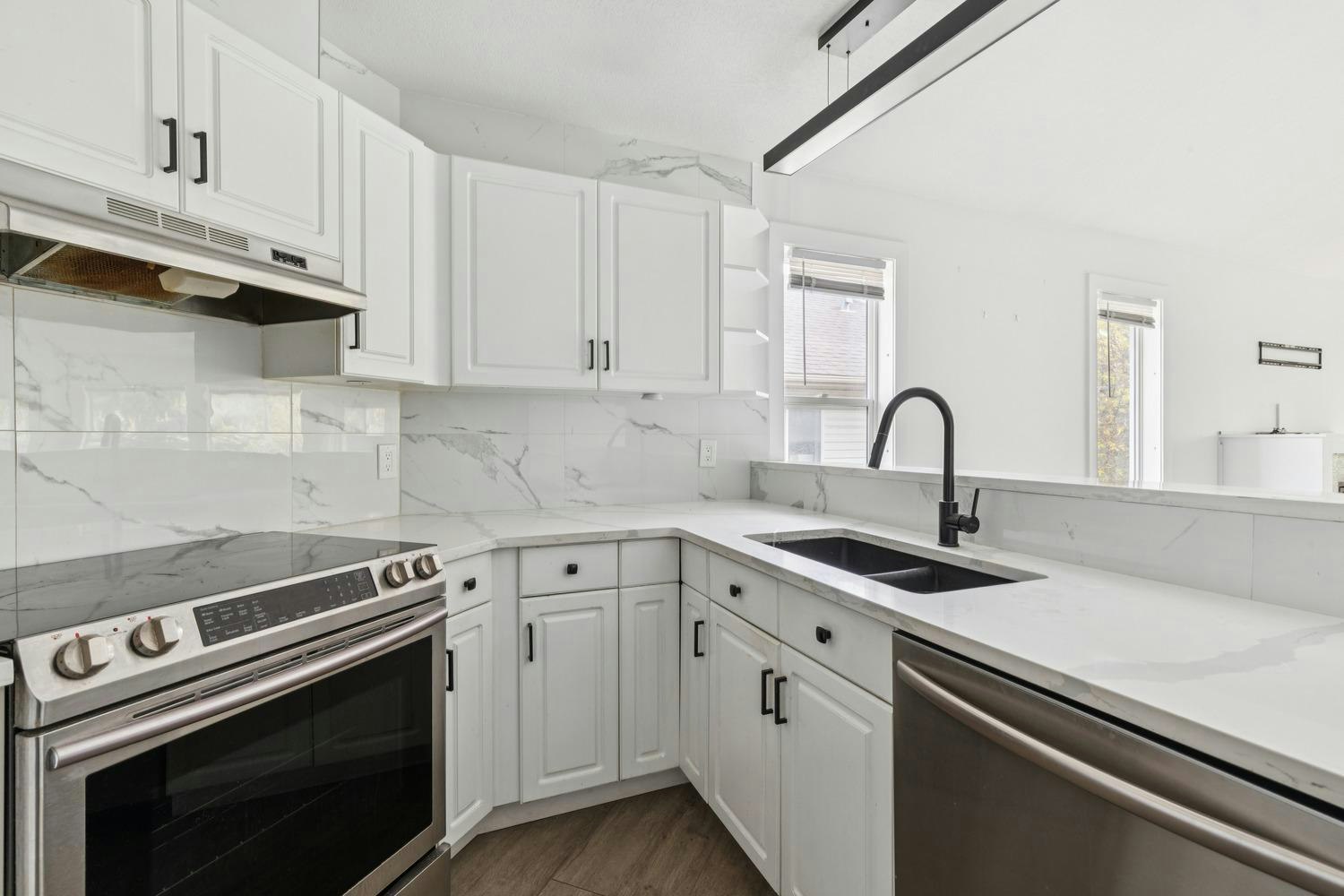 11316 103 Avenue Northwest, Edmonton, AB, T5K 0S2 - 10