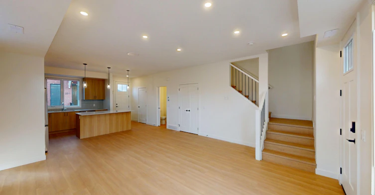 1336 10 Avenue SE, Calgary, AB, T2G 0W9 - 2