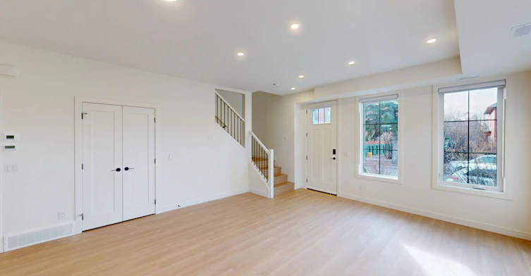 1336 10 Avenue SE, Calgary, AB, T2G 0W9 - 3