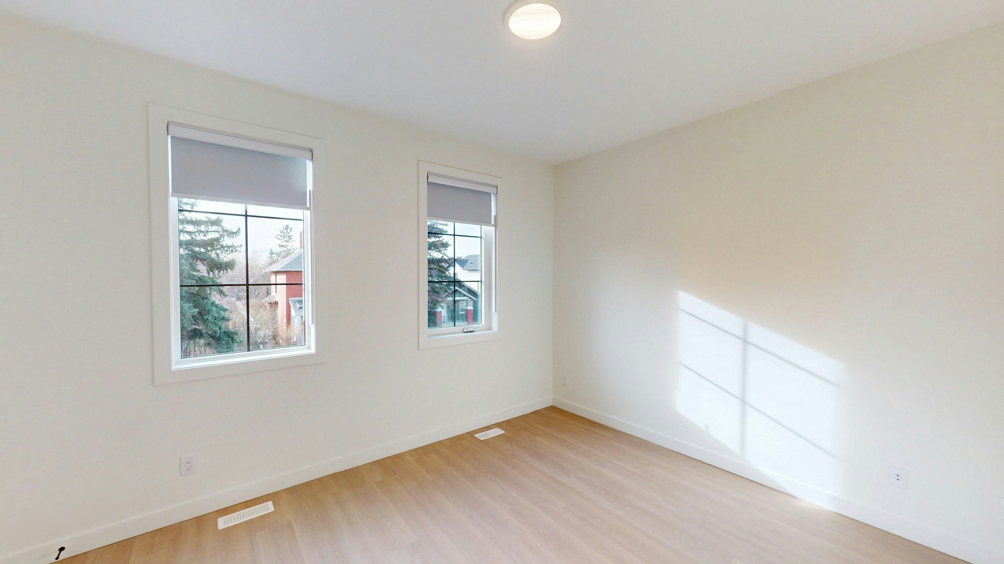 1336 10 Avenue SE, Calgary, AB, T2G 0W9 - 8