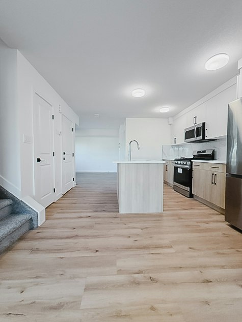 Upper-6035 105 Street Northwest, Edmonton, AB, T6H 2N3 - 4