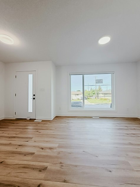Upper-6035 105 Street Northwest, Edmonton, AB, T6H 2N3 - 9