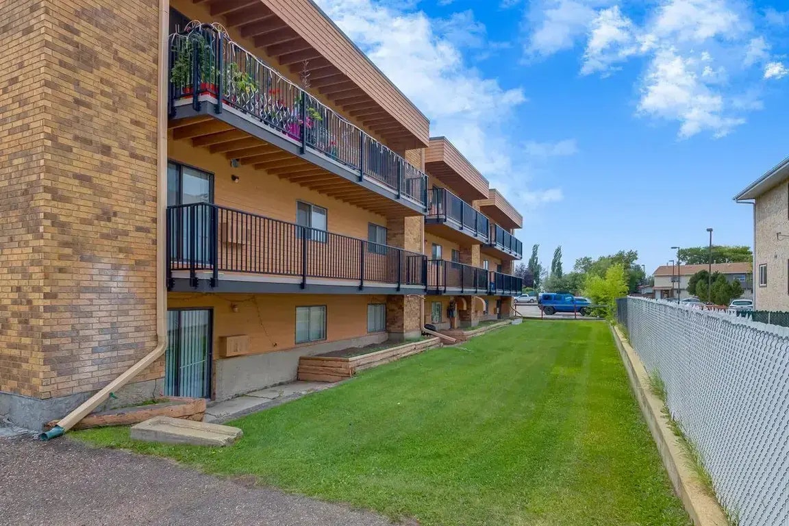 C204-5700 31 Street, Lloydminster City West, AB, T9V 1W3 - 32