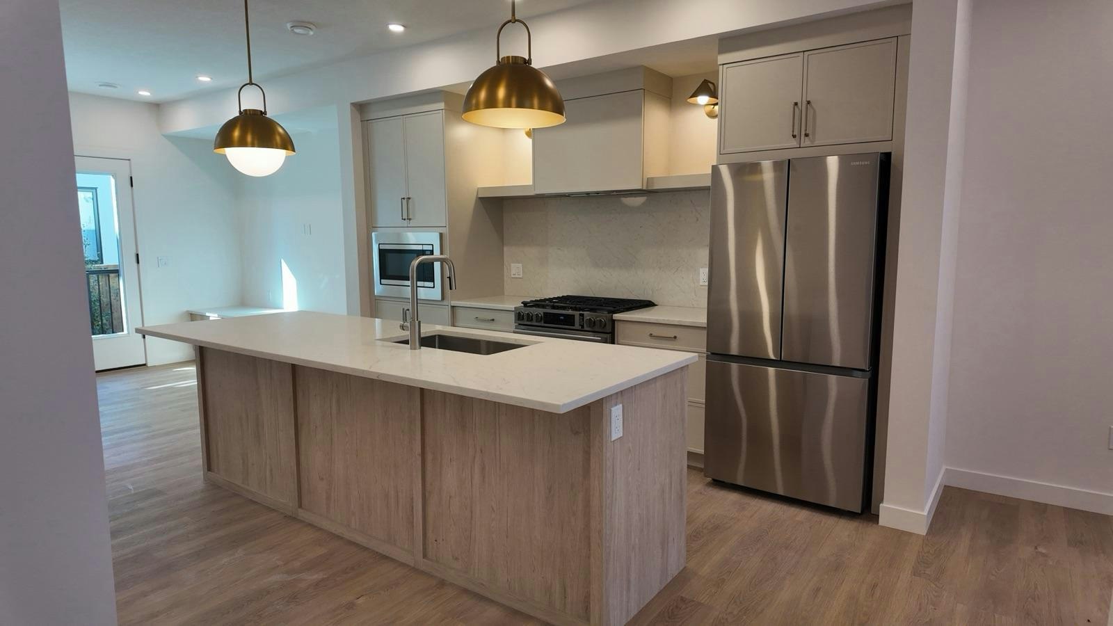 5687-5681 19 Street Southwest, Calgary, AB, T3E 5H1 - 4