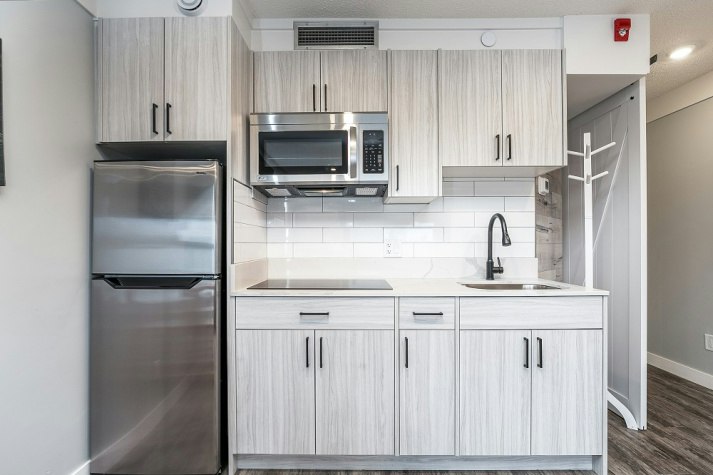4311 49 Avenue, Red Deer, AB, T4N 5Y7 - 8