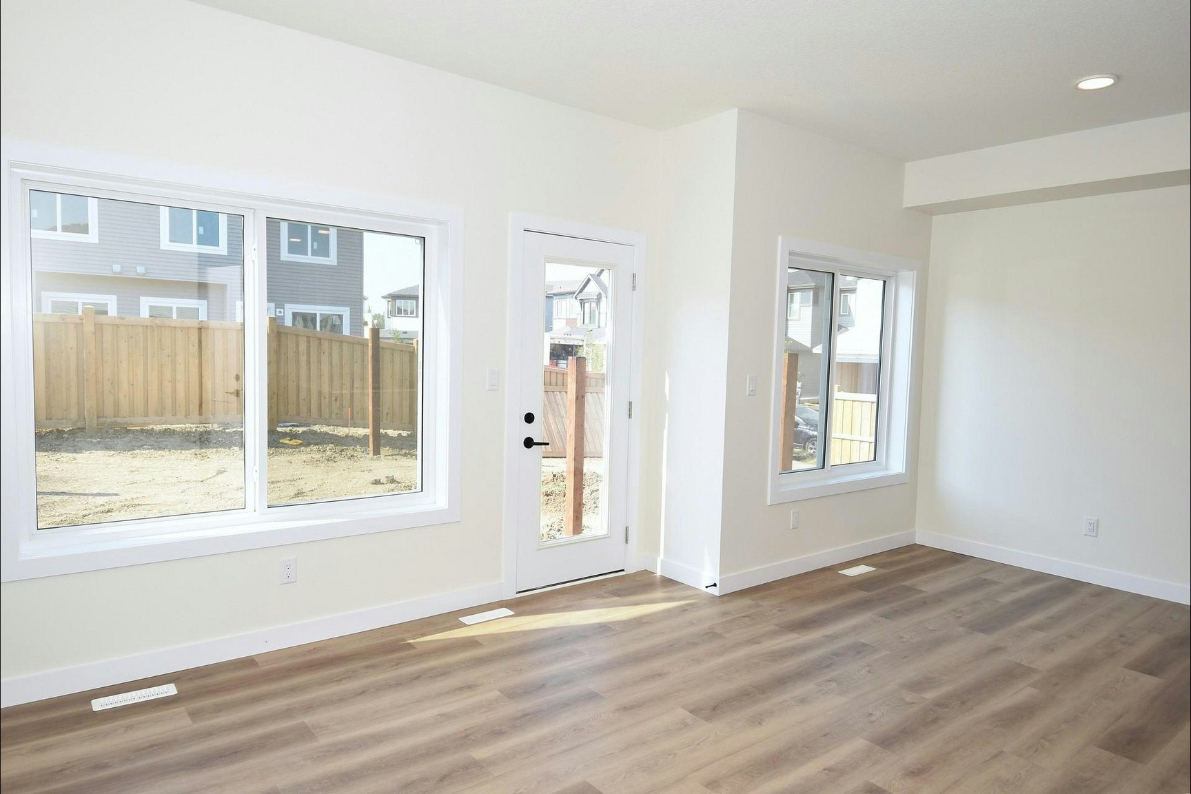 2115 5 Avenue Southwest, Edmonton, AB, T6X 3L9 - 111