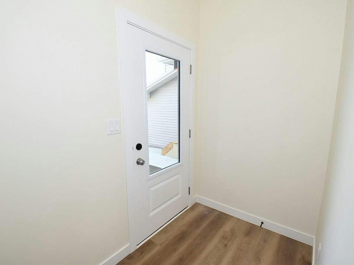 2115 5 Avenue Southwest, Edmonton, AB, T6X 3L9 - 7