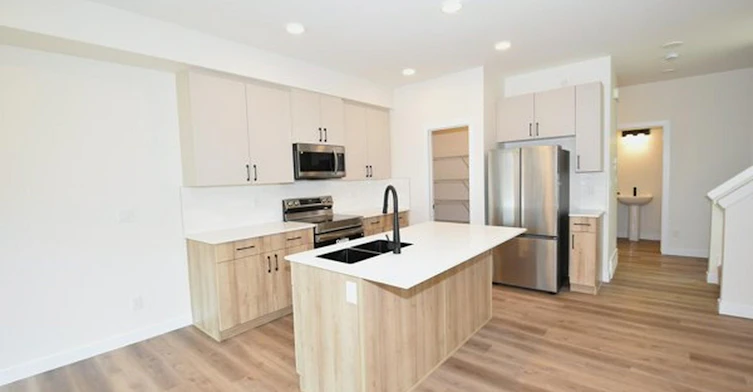 2115 5 Avenue Southwest, Edmonton, AB, T6X 3L9 - 96