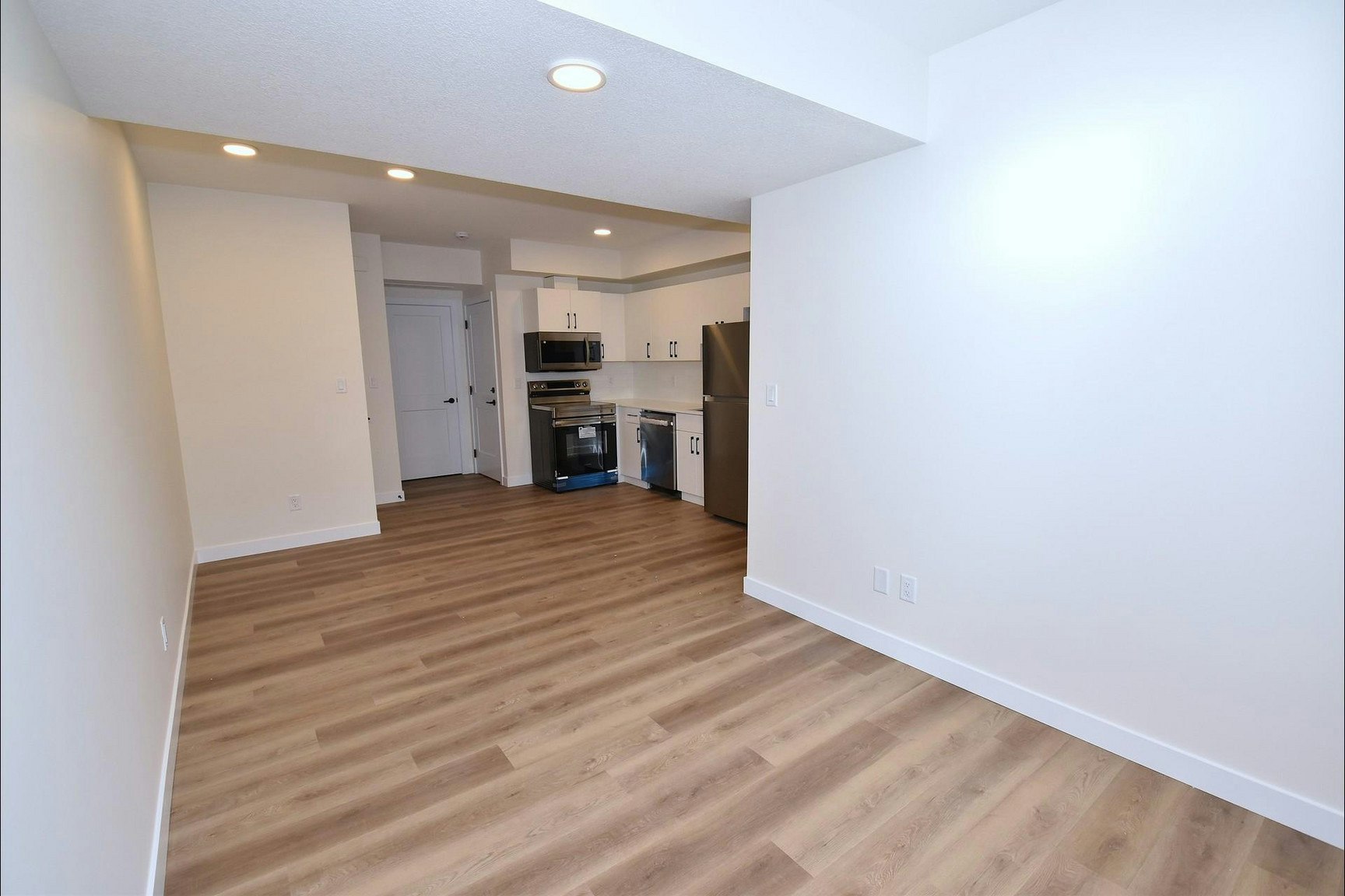 2115 5 Avenue Southwest, Edmonton, AB, T6X 3L9 - 92