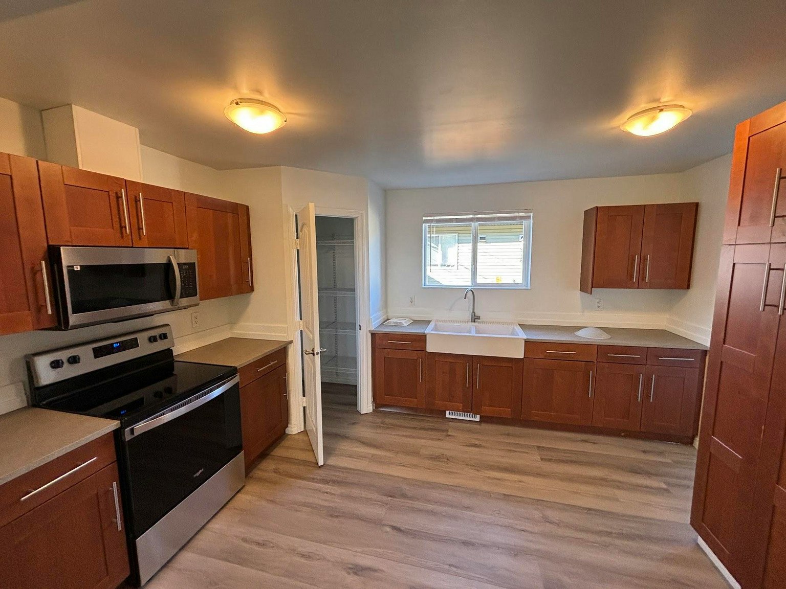 Main-11208 51 Street Northwest, Edmonton, AB, T5W 3E8 - 5