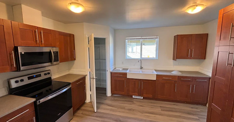 Main-11208 51 Street Northwest, Edmonton, AB, T5W 3E8 - 5