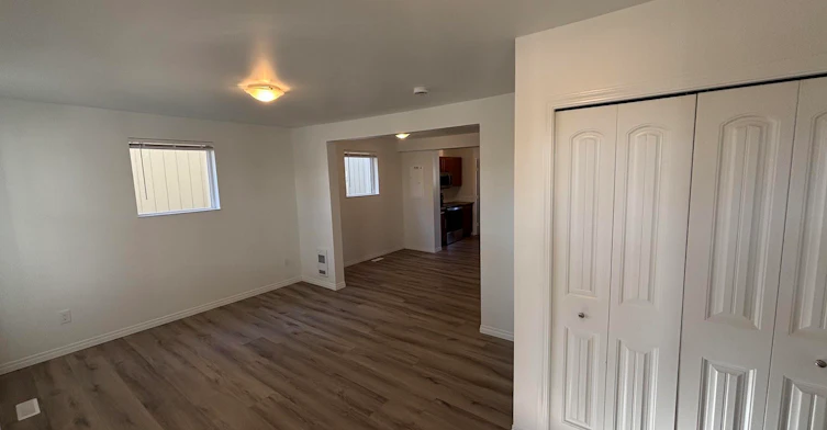 Main-11208 51 Street Northwest, Edmonton, AB, T5W 3E8 - 9