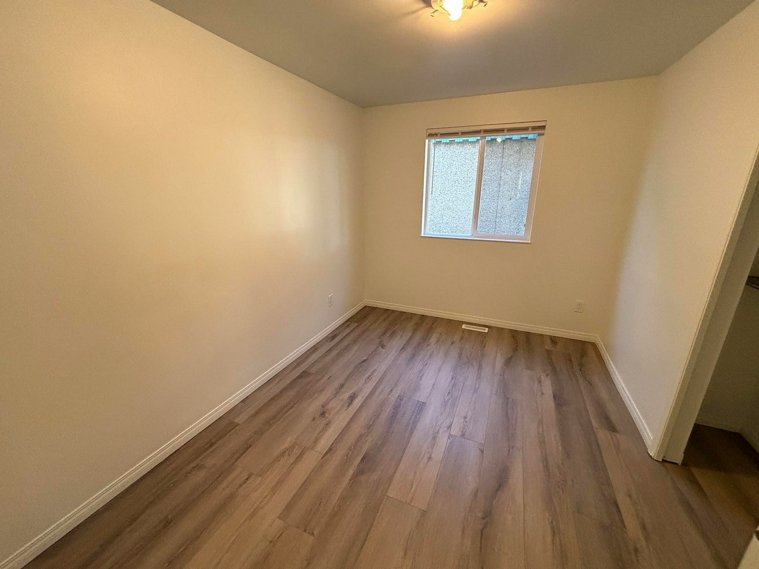 Main-11208 51 Street Northwest, Edmonton, AB, T5W 3E8 - 11