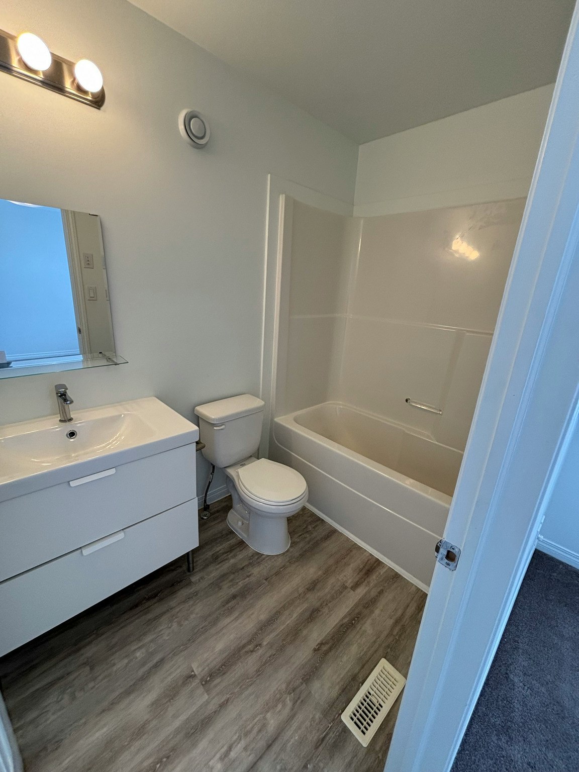 Main-12148 105 Street, Edmonton, AB, T5G 2R9 - 18