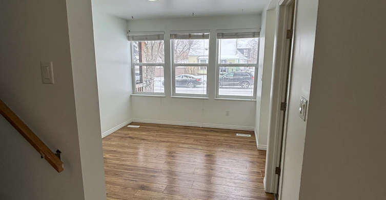 Main-12148 105 Street, Edmonton, AB, T5G 2R9 - 3